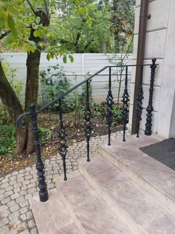chugunnoye ograzhdeniye kryltsa (4).jpg