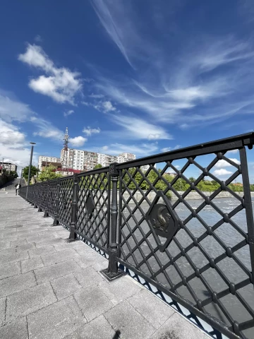 Ograzhdeniye mosta chugunnymi sektsiyami (8).jpeg
