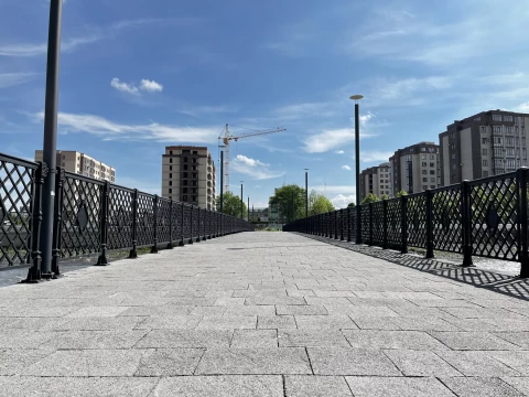 Ograzhdeniye mosta chugunnymi sektsiyami (38).jpeg