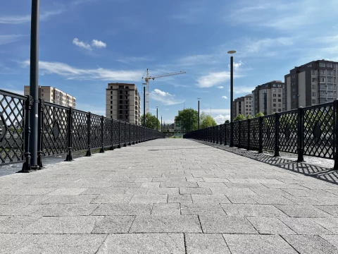 Ograzhdeniye mosta chugunnymi sektsiyami (37).jpeg