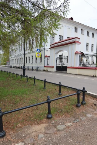 chugunnyye stolbiki (2).JPG