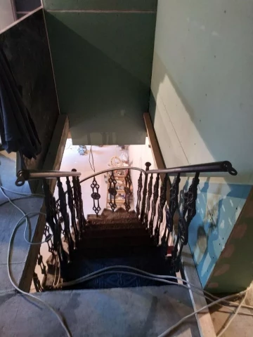 Chugunnaya vintovaya lestnitsa v goticheskom stile. napolnennaya (6).jpg