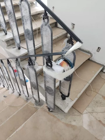 Chugunnoye ograzhdeniye marshevoy lestnitsy i balyustrady (9).jpg