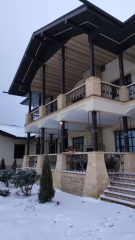 Ograzhdeniye terrasy i balkona chugunnymi balyasinami (2).jpg