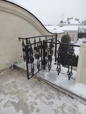 Chugunnoye ograzhdeniye balyasinami. chugunnaya kalitka (4).jpg