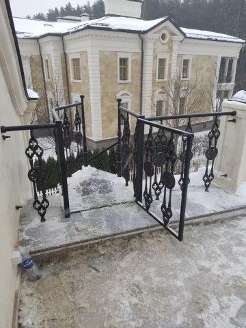 Chugunnoye ograzhdeniye balyasinami. chugunnaya kalitka (3).jpg