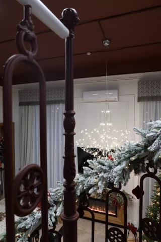 Krasnaya vintovaya lestnitsa napolnennaya. Poruchen truba (83).JPG