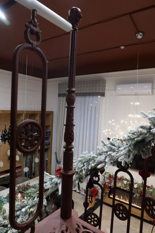 Krasnaya vintovaya lestnitsa napolnennaya. Poruchen truba (58).JPG