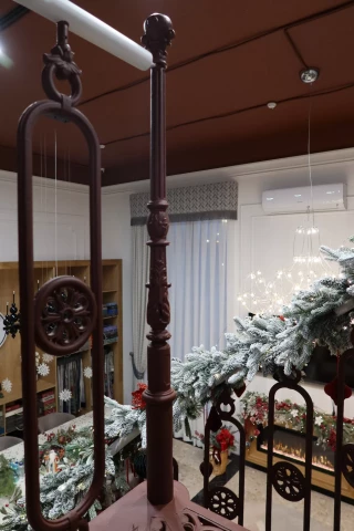 Krasnaya vintovaya lestnitsa napolnennaya. Poruchen truba (59).JPG