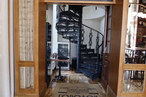Vintovaya lestnitsa s podstupyatami i kosynkami. Poruchen truba (42).JPG
