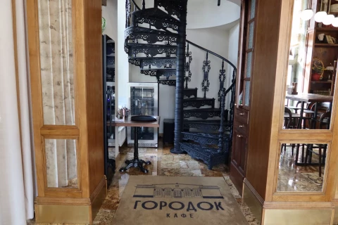Vintovaya lestnitsa s podstupyatami i kosynkami. Poruchen truba (43).JPG